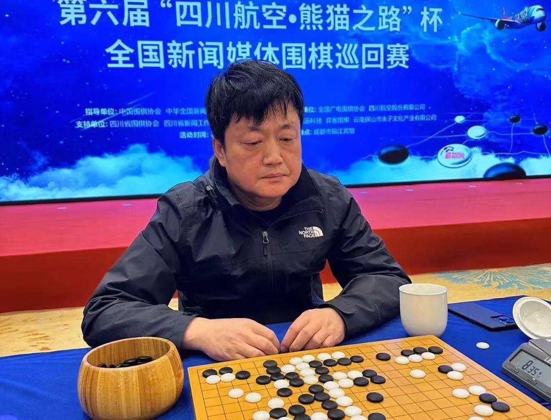 围棋赛场激战正酣，智慧火花闪耀